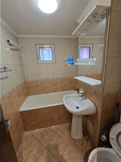 Apartament cu 4 camere decomandat, mobilat în Berceni