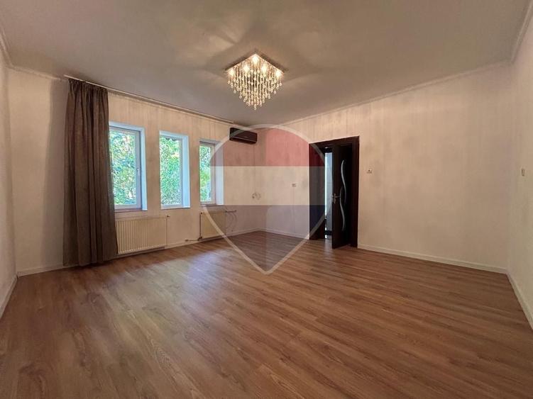Apartament cu 2 camere decomandat, mobilat în Dacia