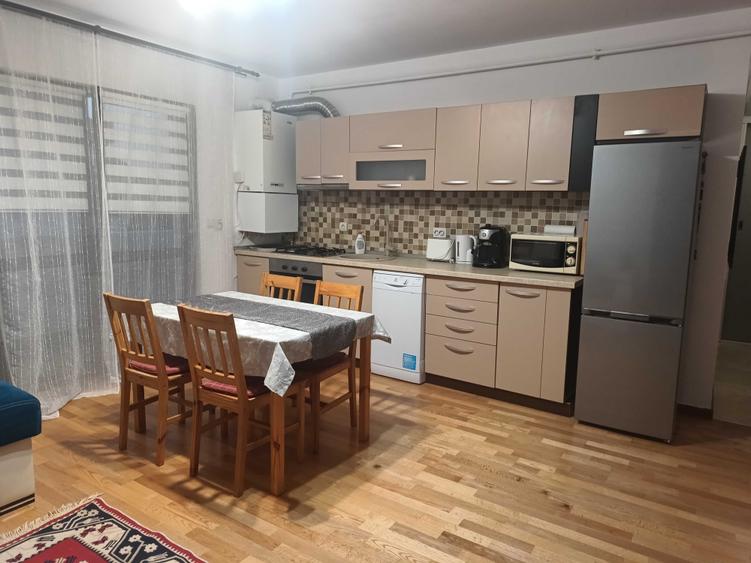 Apartament cu 3 camere decomandat în Central