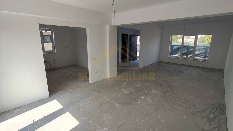 Casă individuală cu 4 camere cu Canalizare în Glina