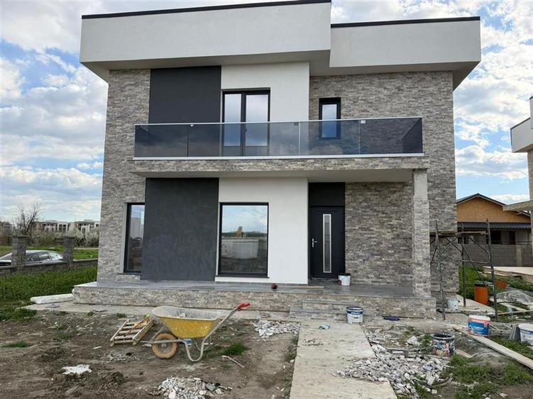 Casă individuală cu 5 camere cu Canalizare în Nord