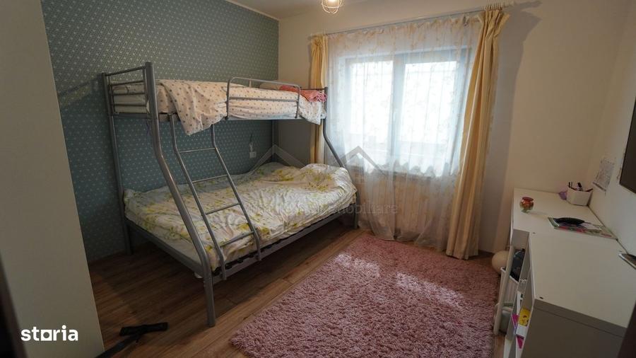 Casă cu 3 camere în Breazu