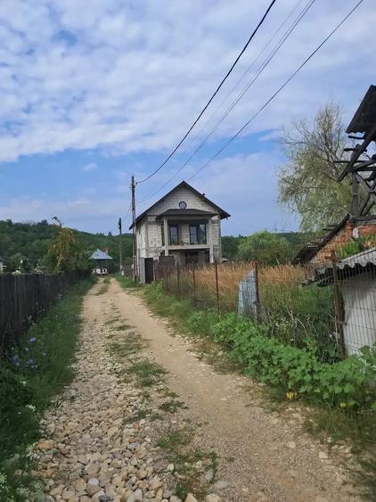 Casă cu Teren 989 Mp în Albota