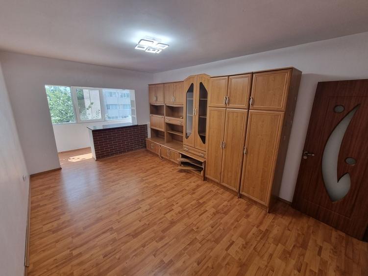 Apartament cu 2 camere circular, mobilat în Far