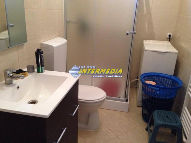 Casă individuală cu 4 camere cu Canalizare în Central