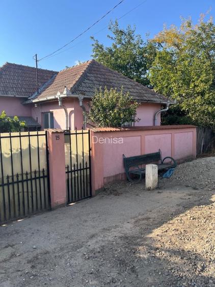 Casă individuală si anexe gospodărești cu toate utilitățile