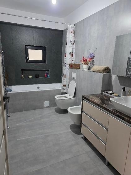 Casă individuală cu 4 camere cu Canalizare în Nord