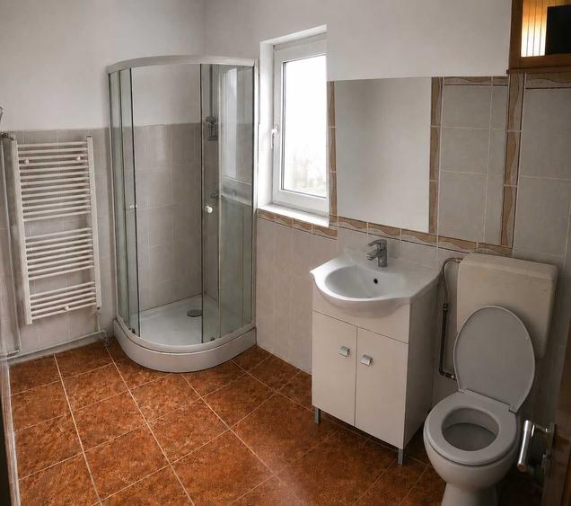 Casă cu 4 camere în Runcu