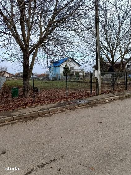 Teren de 1900 mp, în Domnești