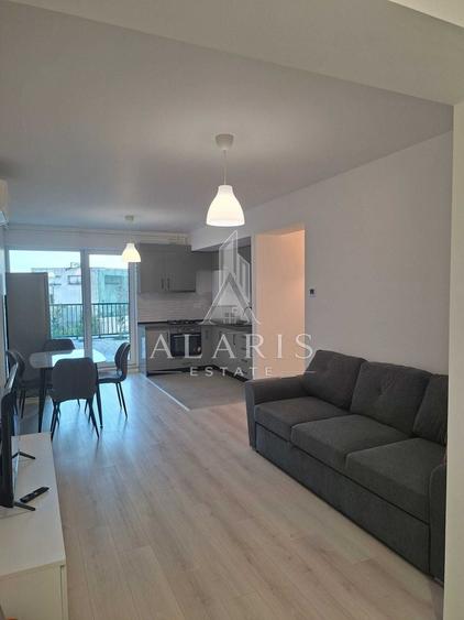 Apartament cu 3 camere semidecomandat, mobilat în Nord