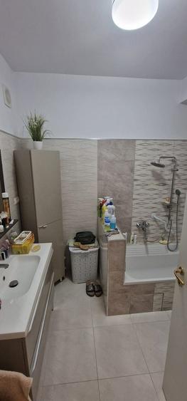 Casă individuală cu 5 camere cu Canalizare în Central