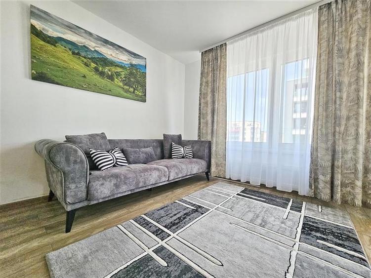 Apartament cu 2 camere decomandat în Tractorul