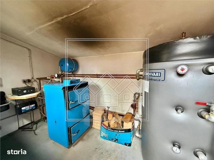 Casă cu 4 camere cu Teren 500 Mp în Sadu