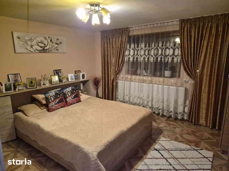 Casă cu 5 camere cu Teren 1000 Mp în Lerești