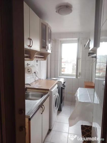 Apartament cu 2 camere decomandat în Arcul de Triumf