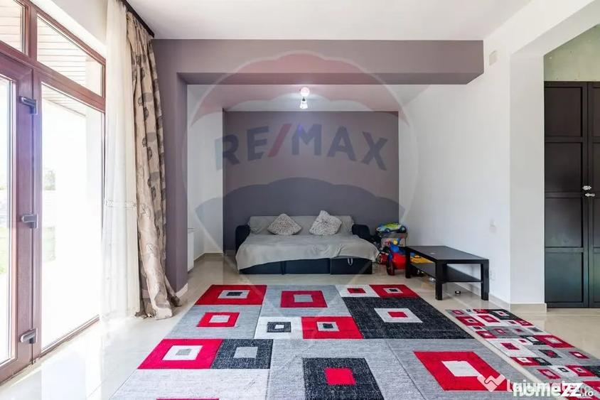 Casă cu 6 camere cu Teren 480 Mp în Tărtășești