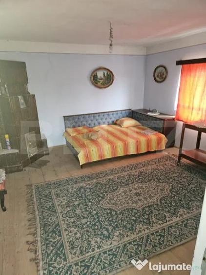 Casă cu 3 camere cu Teren 6300 Mp în Central