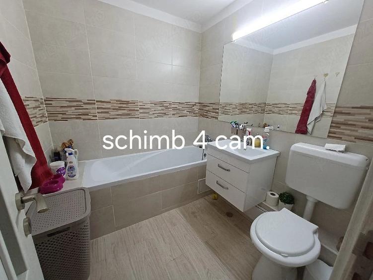 Apartament cu 3 camere semidecomandat în Tei