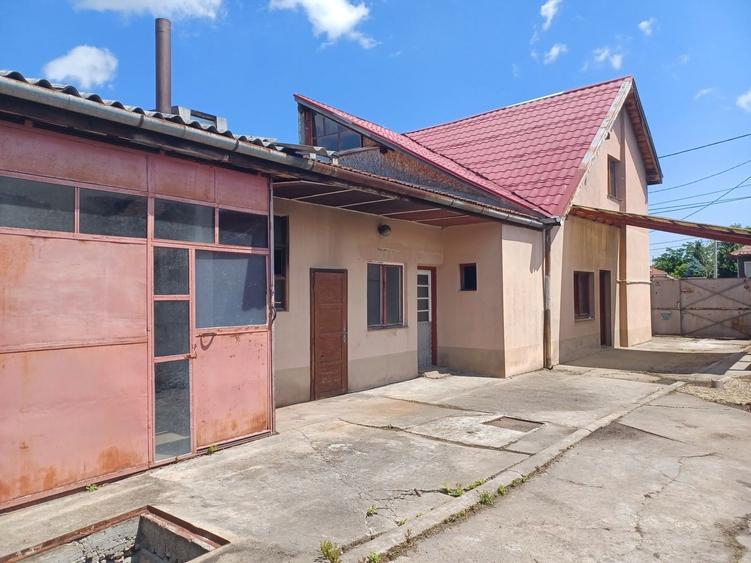 Casă individuală cu 3 camere cu Canalizare în Cantemir