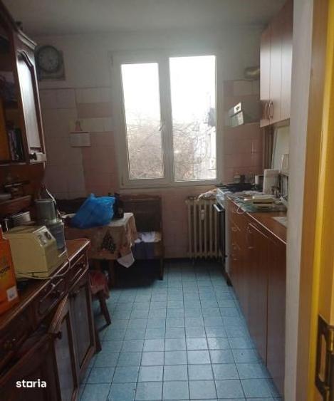Apartament cu 4 camere decomandat, mobilat în Berceni