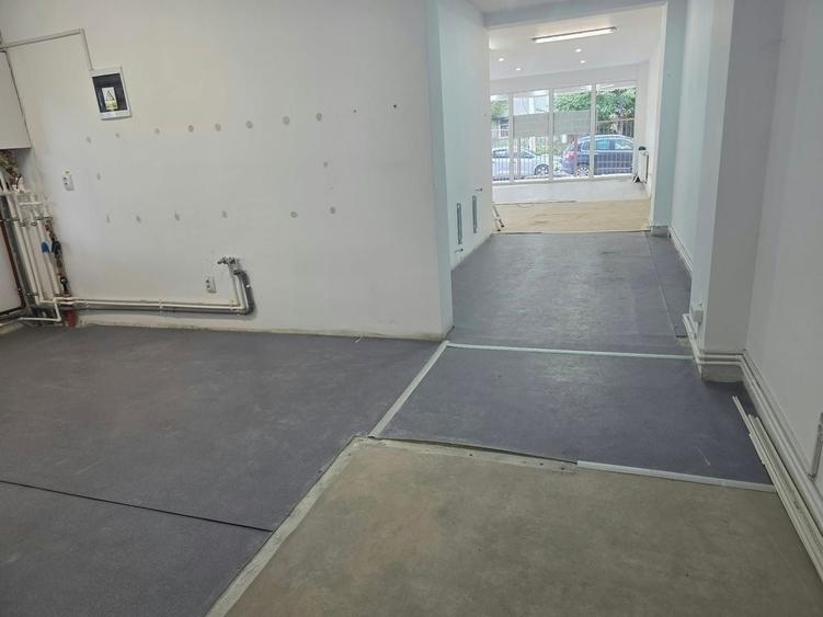 Apartament cu 3 camere decomandat în Jiului