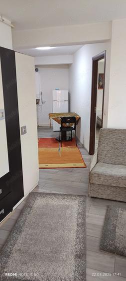 Apartament cu 2 camere semidecomandat, mobilat în Piața Cluj