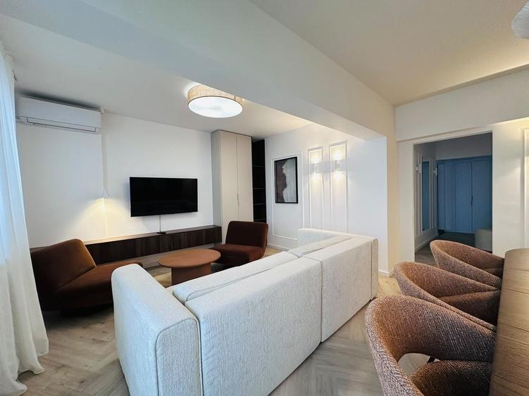 Apartament cu 3 camere decomandat, mobilat în Ultracentral
