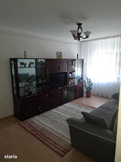 Apartament cu 2 camere decomandat în Broșteni