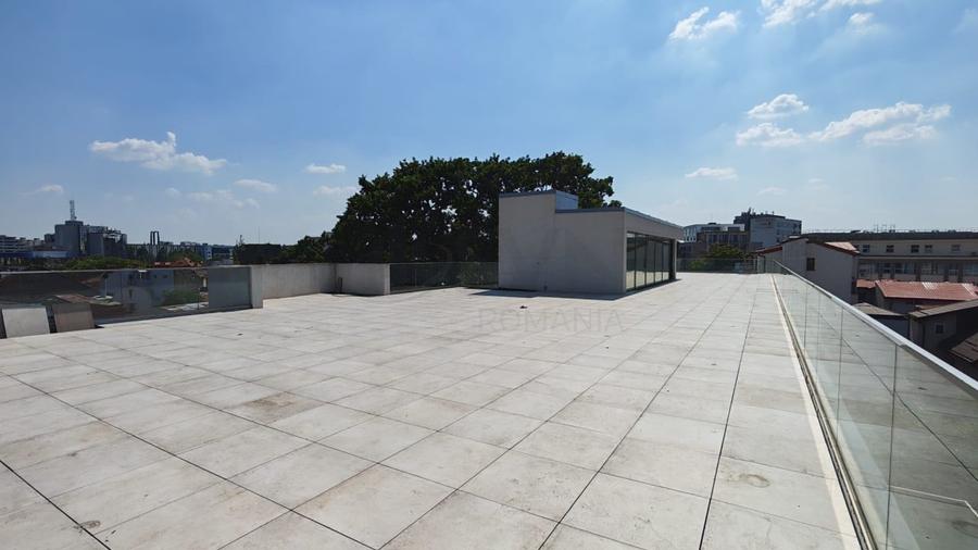 Apartament cu 5 camere decomandat în Parcul Carol