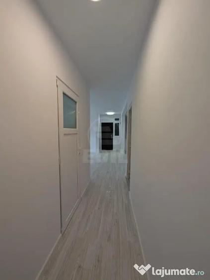 Apartament cu 4 camere semidecomandat în Florești