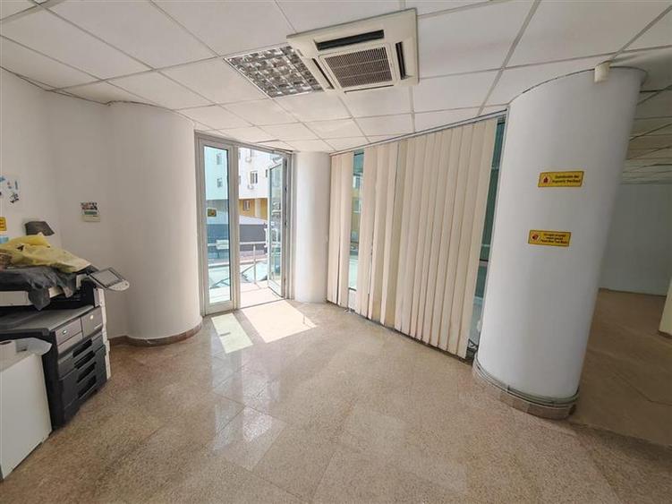 Birou, de 1,100 mp, în Vitan Mall