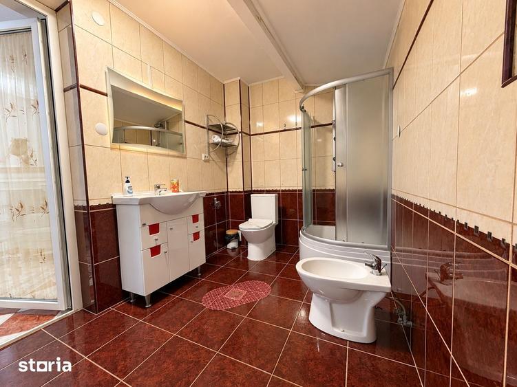 Casă cu Teren 13500 Mp în Poiana