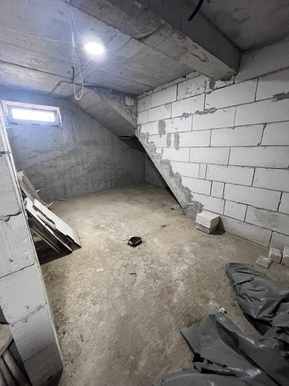 Casă individuală cu 9 camere cu Teren 1160 Mp în 1 Decembrie