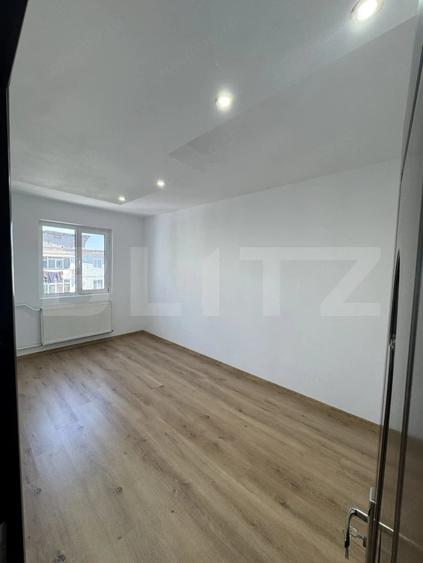 Apartament cu 3 camere semidecomandat în Central