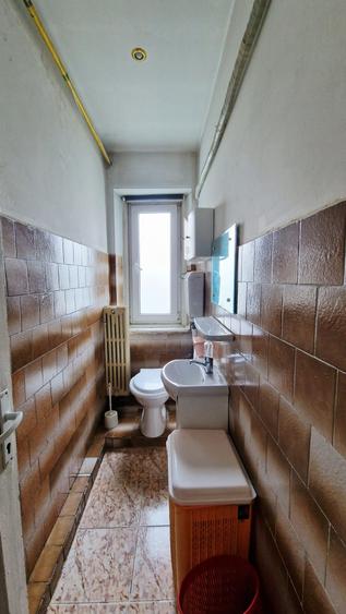 Apartament cu 5 camere semidecomandat în Dacia