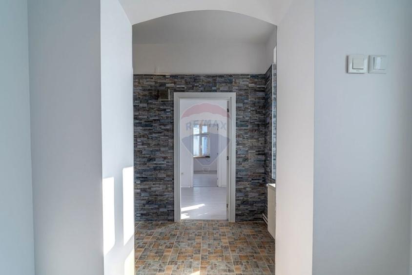 Apartament cu 2 camere nedecomandat în Central