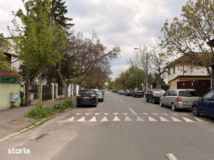 Casă cu 5 camere cu Teren 162 Mp în Băneasa