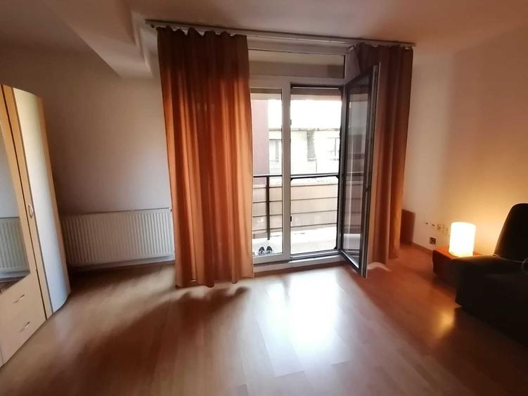 Garsonieră decomandată în Central