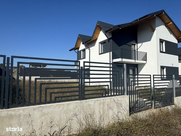 Casă cu 4 camere în Breazu
