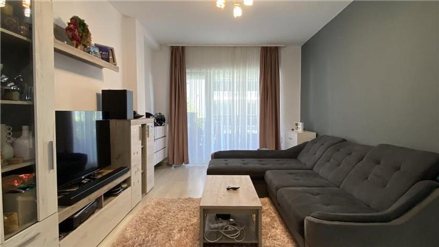 Apartament cu 3 camere semidecomandat, mobilat în Turnișor