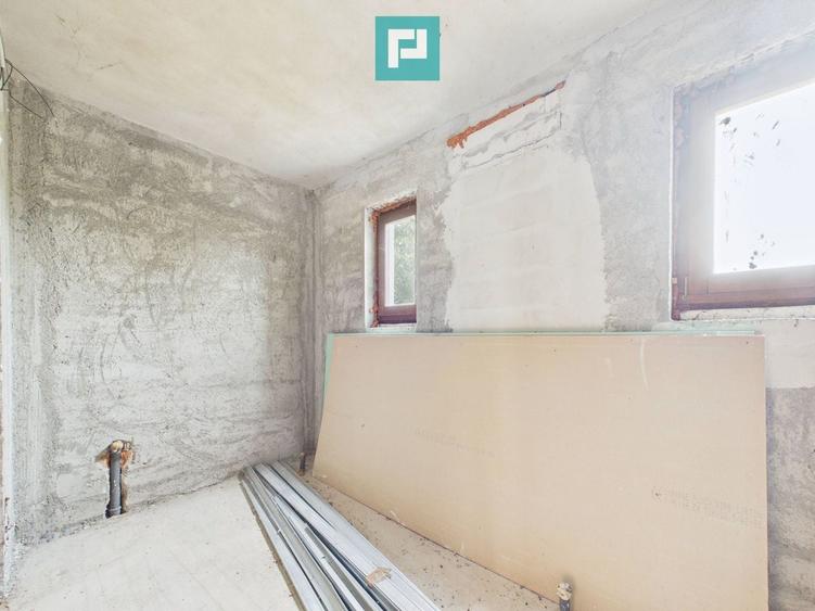 Casă individuală cu 6 camere cu Canalizare în Almaș