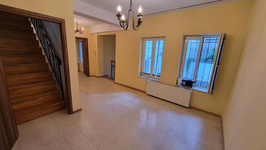 Casă cu 6 camere cu Canalizare în Cișmigiu
