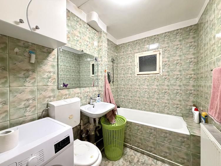 Apartament cu 3 camere semidecomandat, mobilat în Bucovina