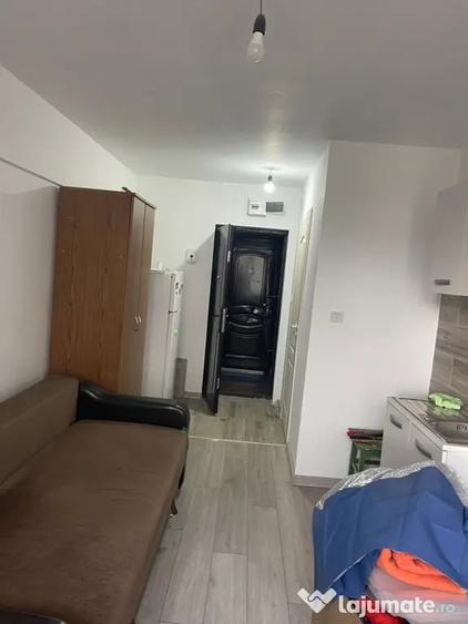 Garsonieră decomandată în Central