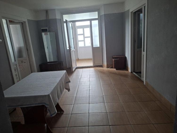 Casă cu 8 camere cu Teren 1700 Mp în Central