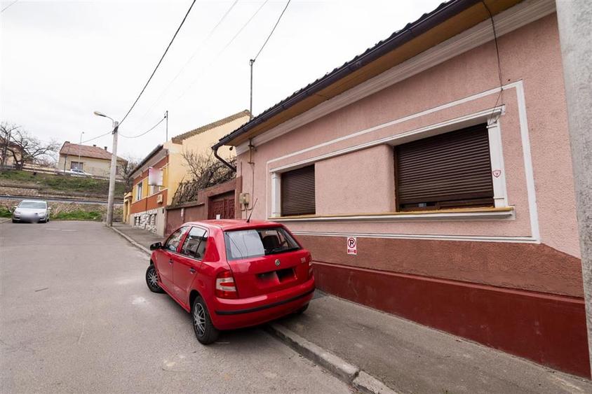 Casă cu 2 camere cu Teren 200 Mp în Central