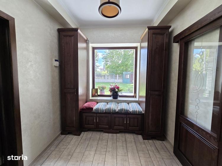Casă cu 4 camere în Vânători