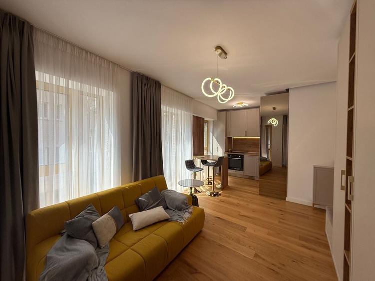 Apartament cu 2 camere decomandat în P-ța Unirii