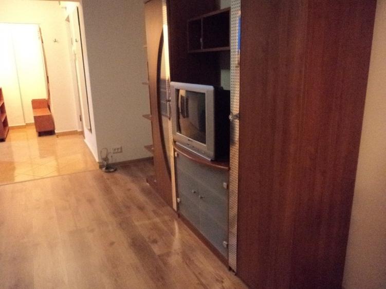 Apartament cu 2 camere semidecomandat, mobilat în Progresul