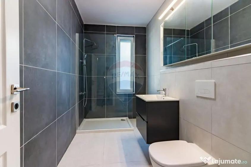 Casă cu 5 camere cu Teren 252 Mp în Corbeanca
